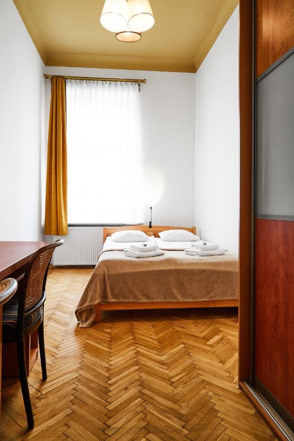 Top Location Apartments Topolowa Street كراكوفيا المظهر الخارجي الصورة