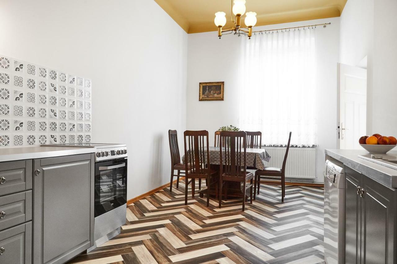 Top Location Apartments Topolowa Street كراكوفيا المظهر الخارجي الصورة