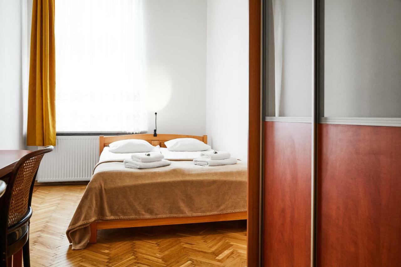 Top Location Apartments Topolowa Street كراكوفيا المظهر الخارجي الصورة
